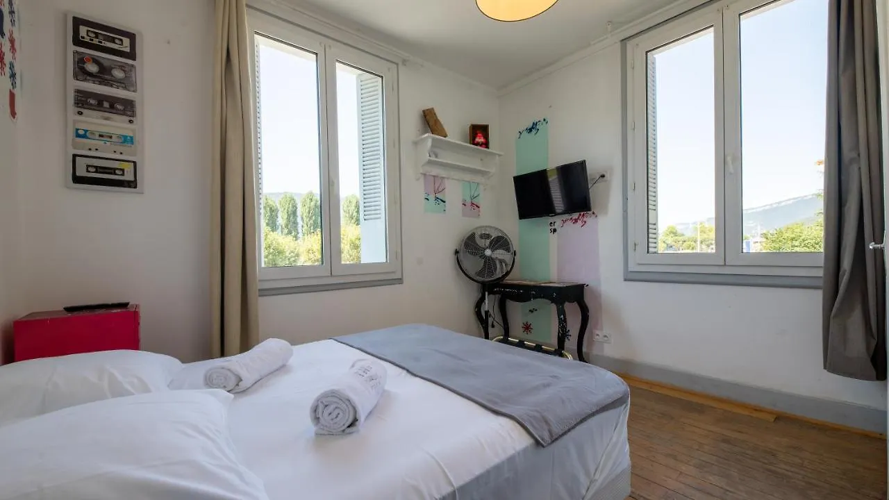 Maison d'hôtes Hotel Mamie Jane co-munity à Aix-les-Bains